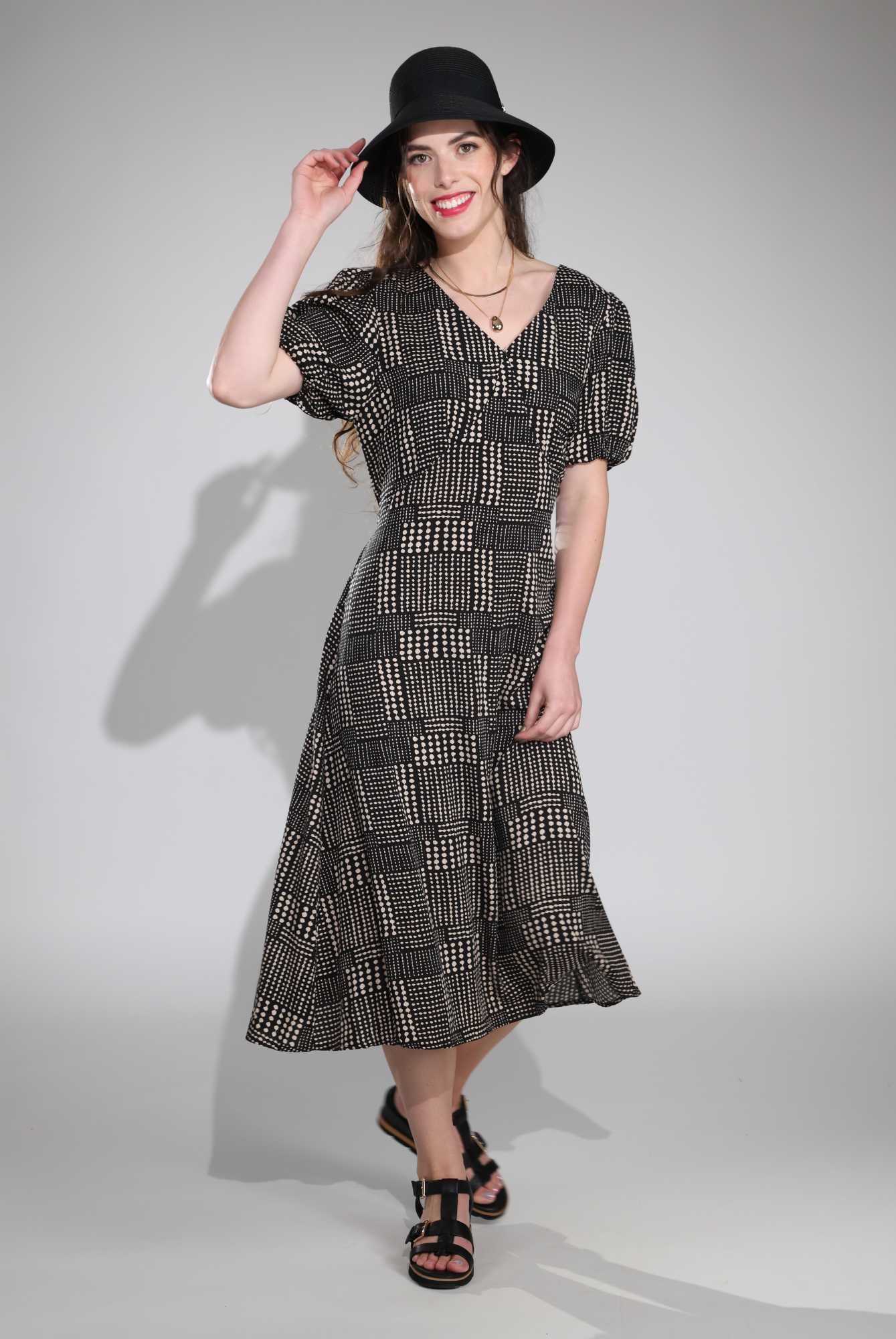 3326C1|BLACK TAUPE DOTS