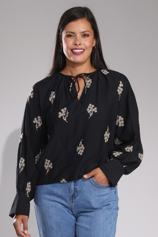 0033B1|BLACK FLOWER