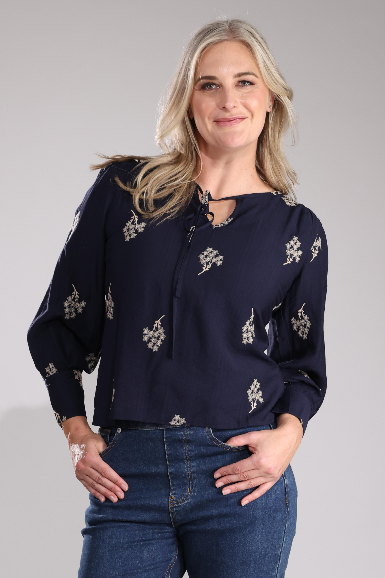 0033B1|NAVY FLOWER
