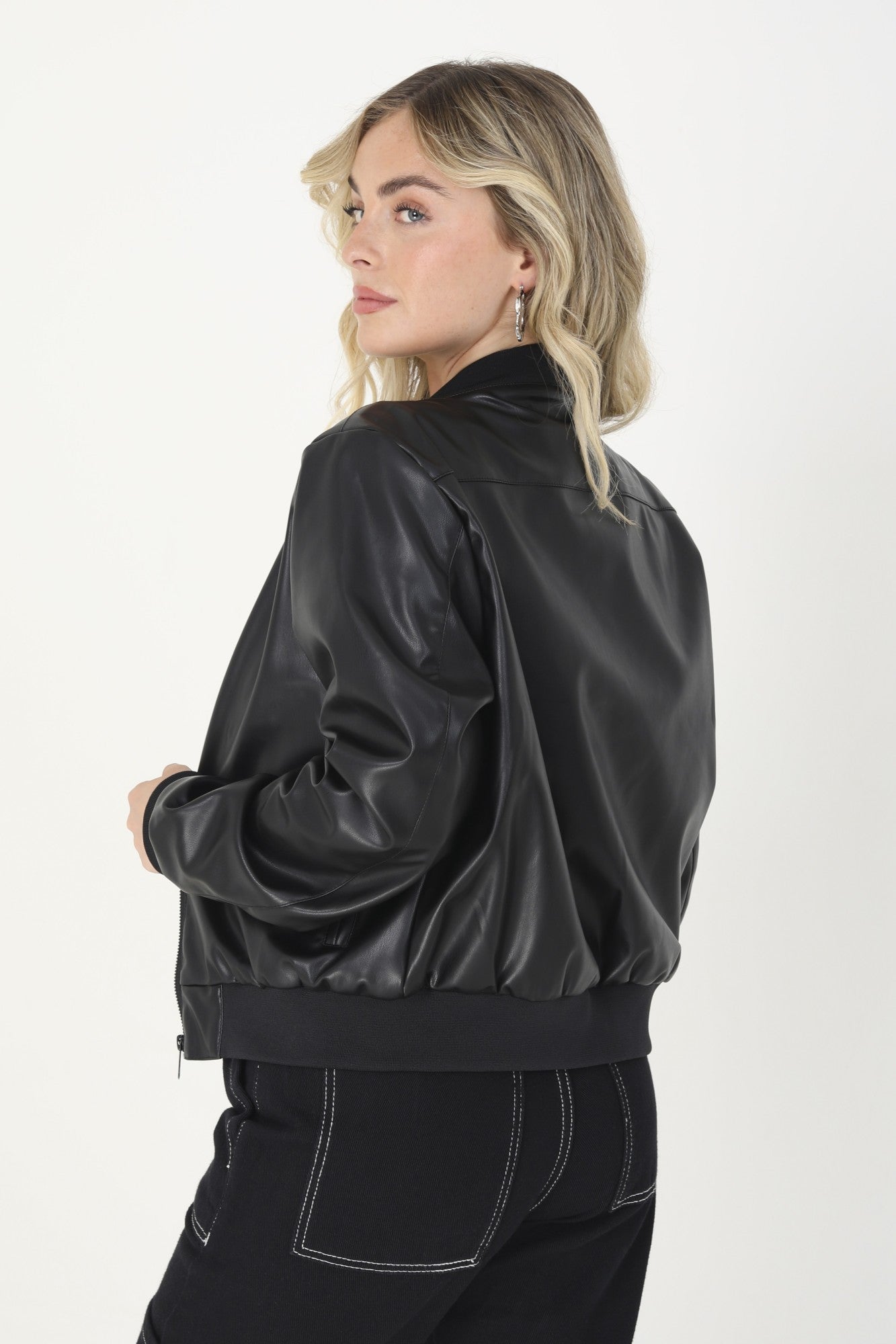 BZZ011|BLACK