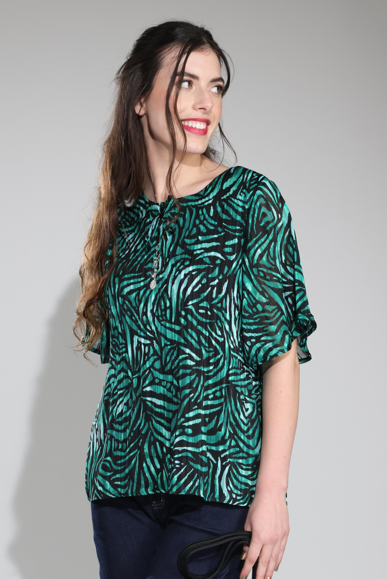 8572C1|EMERALD BLACK ABST