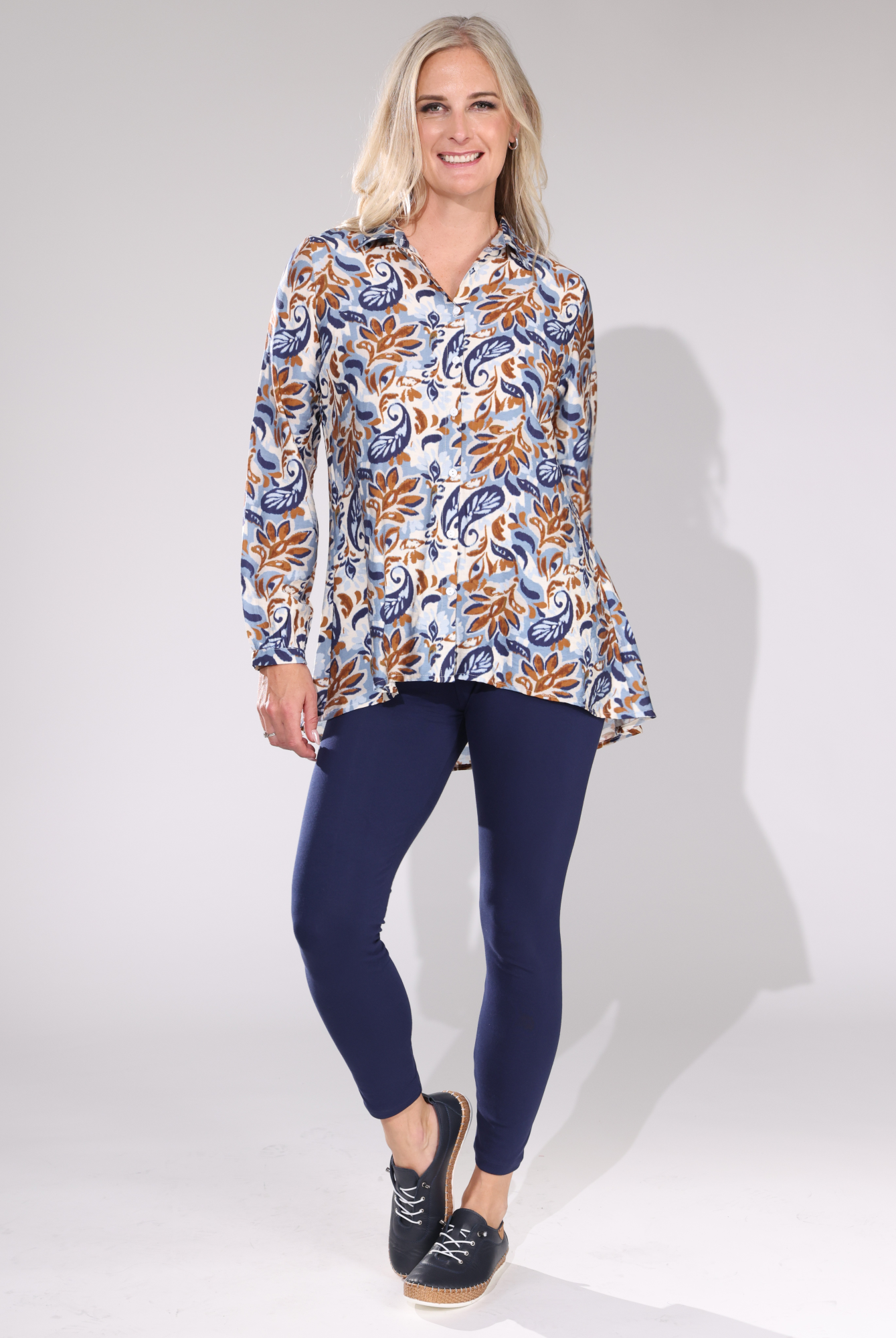 7663D1|INDIGO TAN PAISLEY