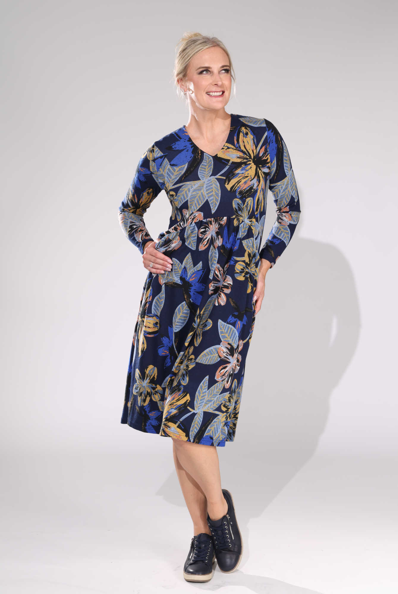 7892D1|INDIGO GOLD GARDEN
