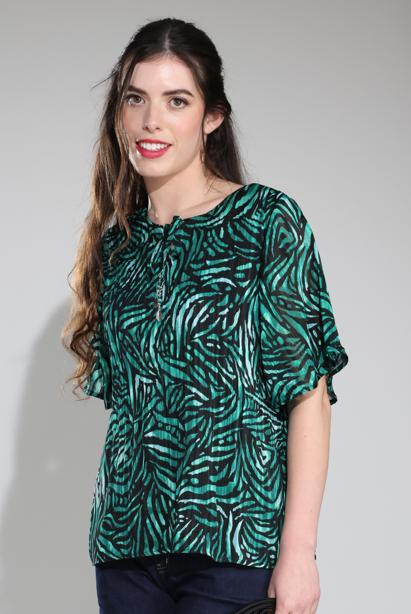 8572C1|EMERALD BLACK ABST